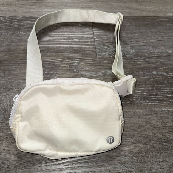 Lululemon White Everywhere Belt Bag - Picture 1 of 4